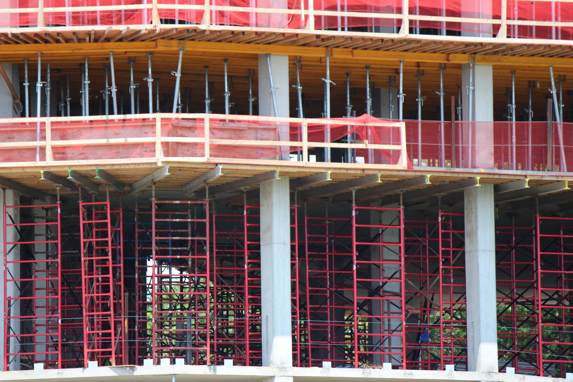 Frame shoring towers at the double-height corner bays